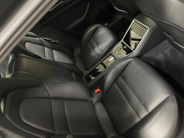 2018 Porsche Panamera 4