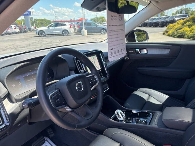 2024 Volvo XC40 B5 Plus Dark Theme
