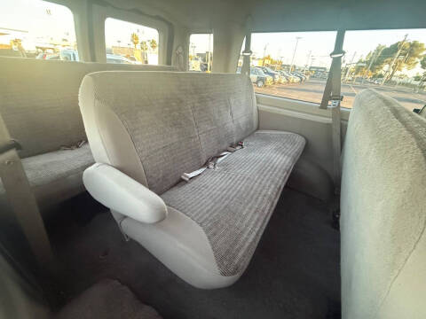 2004 Ford E-Series E-350 SD XLT