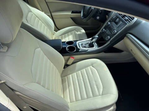 2013 Ford Fusion SE