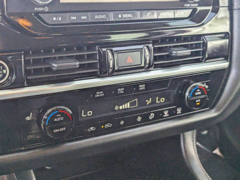 2024 Nissan Pathfinder SV