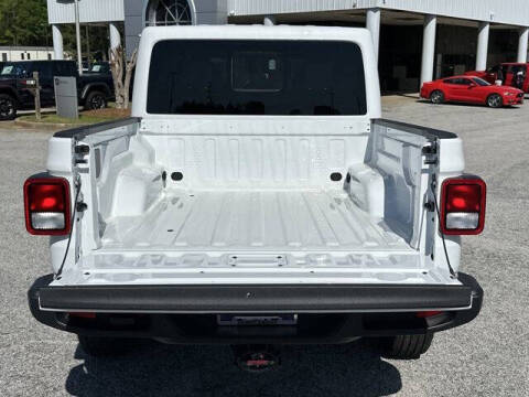 2025 Jeep Gladiator Sport S