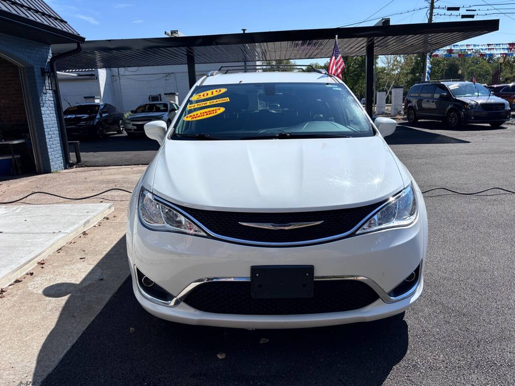 2019 Chrysler Pacifica for sale at Michael Johnson @ Allens Auto Sales Hopkinsville in Hopkinsville, KY