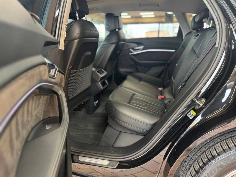 2019 Audi e-tron quattro Prestige