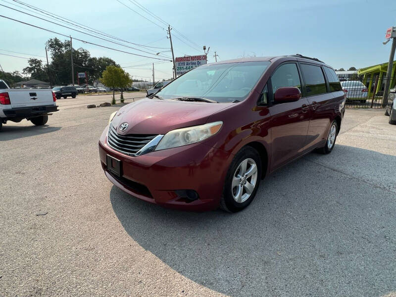 2013 Toyota Sienna for sale at RODRIGUEZ MOTORS CO. in Houston TX