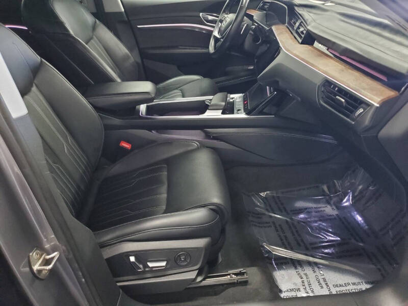 2019 Audi e-tron quattro Prestige