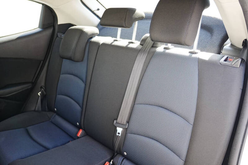 2020 Toyota Yaris Hatchback LE