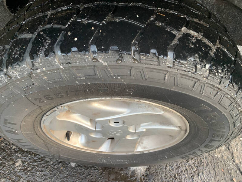 2004 Toyota Sequoia SR5