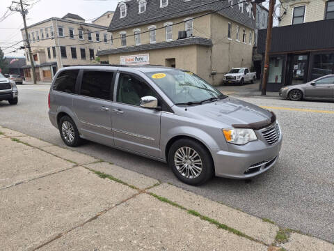 2014 Chrysler Town and Country Touring-L