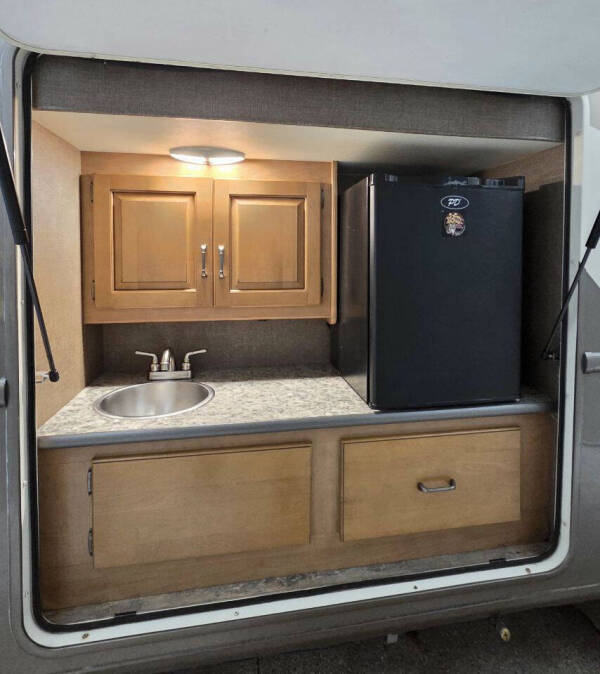 2017 Thor Motor Coach Hurricane