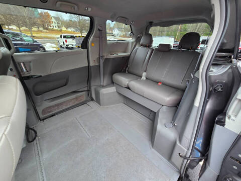 2013 Toyota Sienna LE Mobility 7-Passenger