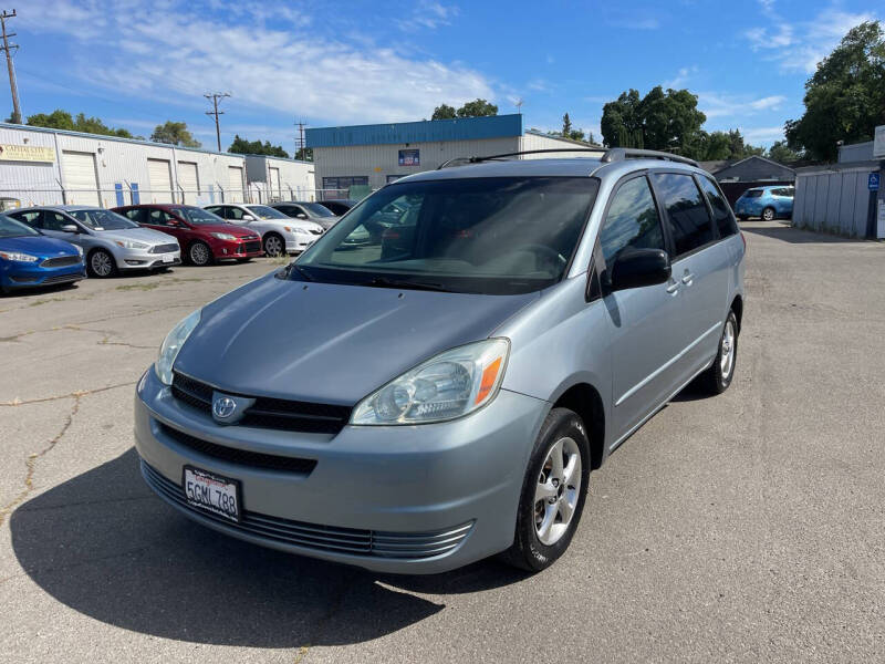2004 Toyota Sienna LE 8 Passenger