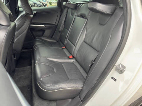 2016 Volvo XC60 T6 Drive-E R-Design Platinum