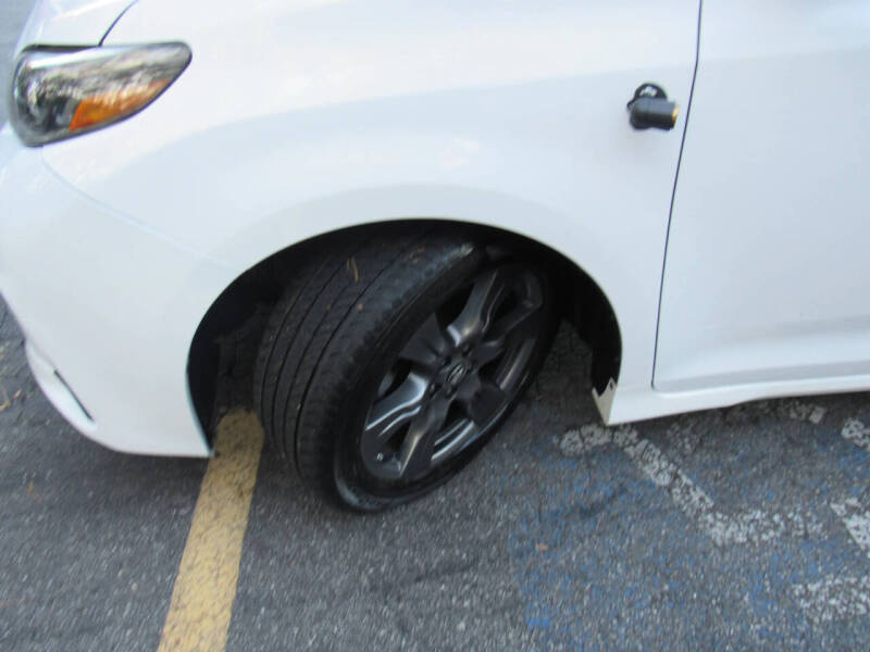 2019 Toyota Sienna SE Premium 8-Passenger