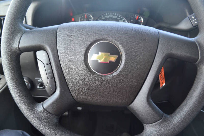 2025 Chevrolet Express LT 3500