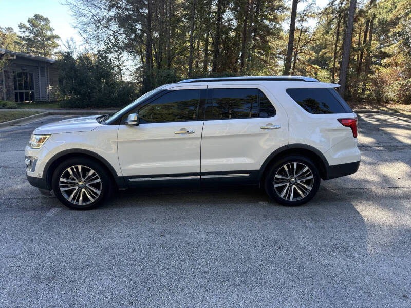 2017 Ford Explorer Platinum's photo