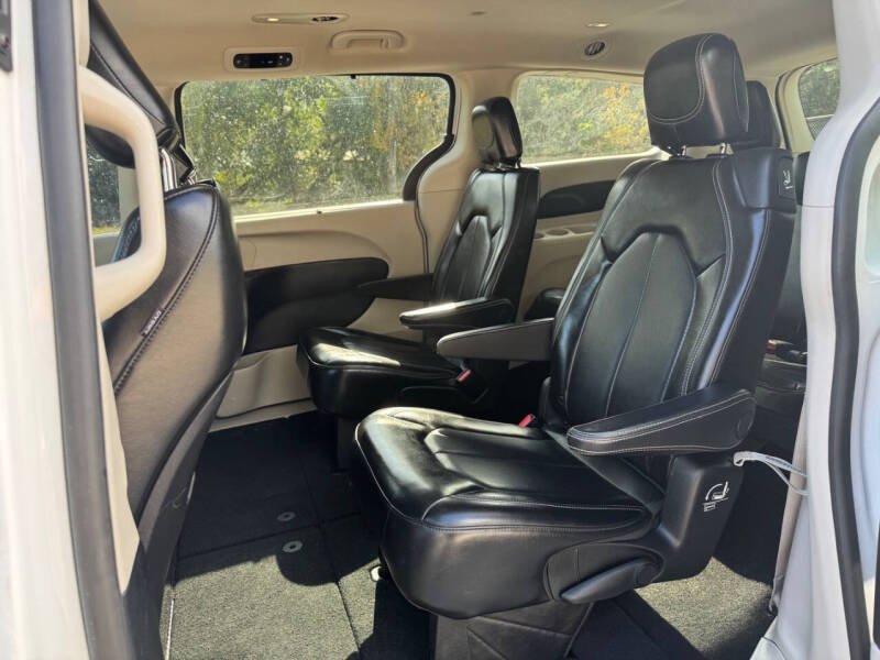 2020 Chrysler Voyager LXi