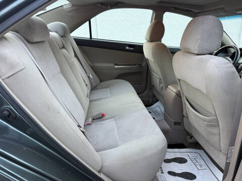 2004 Toyota Camry LE