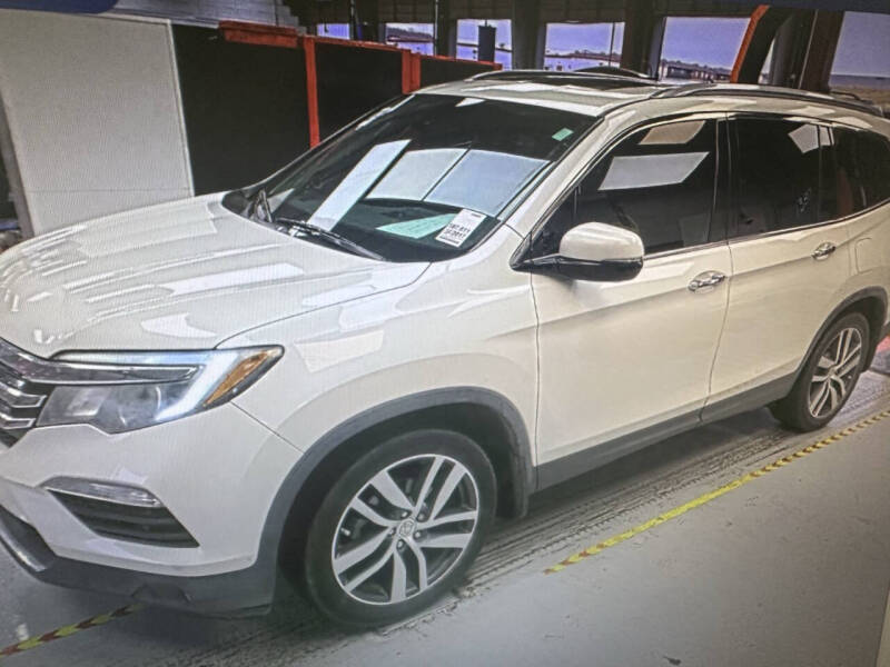 2017 Honda Pilot Touring's photo