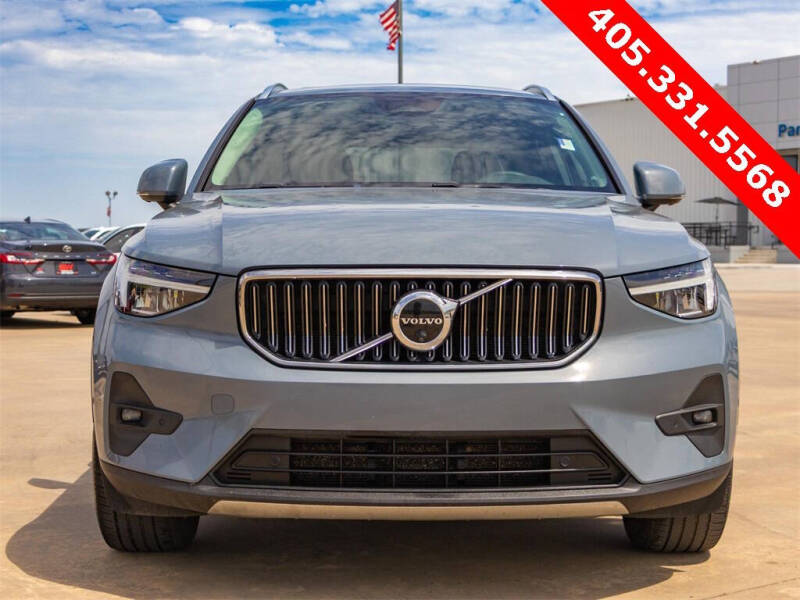 2023 Volvo XC40 B5 Plus Bright Theme