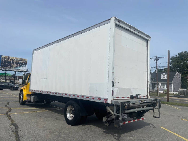 2019 Freightliner M2 106