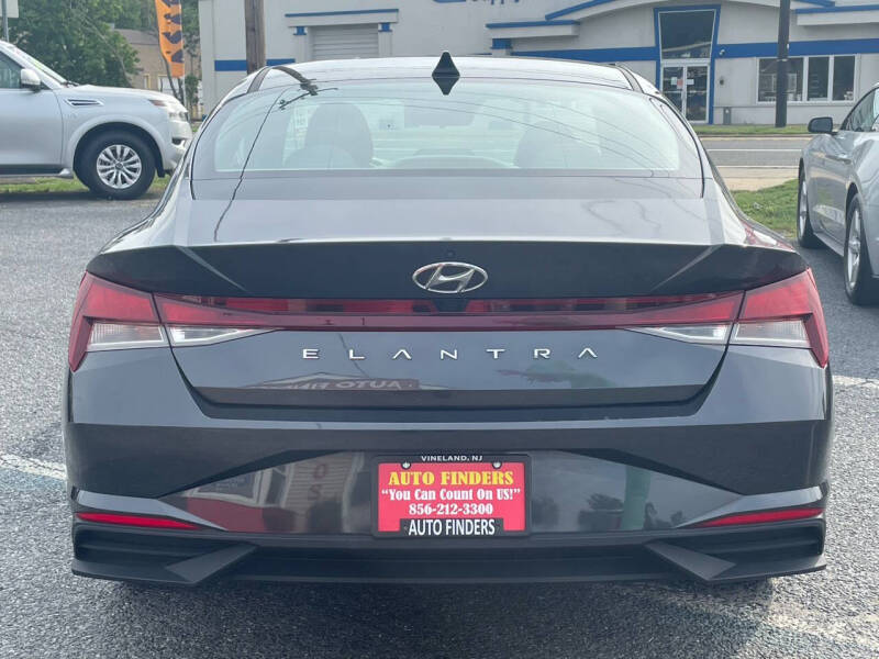 2021 Hyundai Elantra SEL photo 9