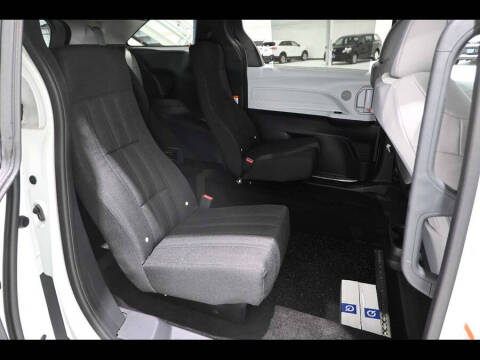 2025 Toyota Sienna LE 8-Passenger