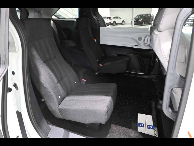 2025 Toyota Sienna LE 8-Passenger