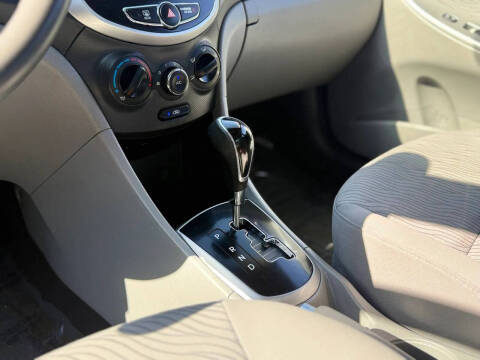 2013 Hyundai Accent GLS