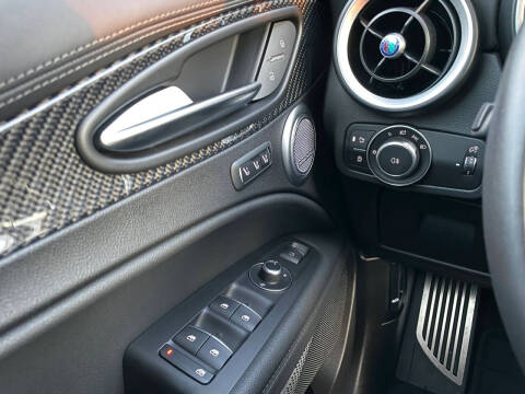 2022 Alfa Romeo Stelvio Quadrifoglio