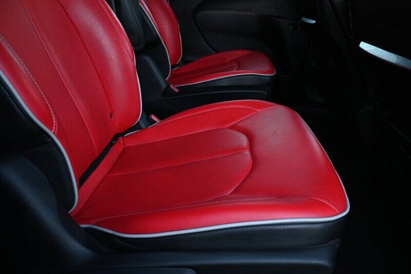2020 Chrysler Pacifica Hybrid Limited Red S