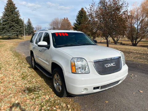 2007 GMC Yukon for sale at BELOW BOOK AUTO SALES in Idaho Falls ID
