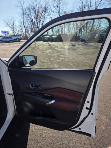 2021 Nissan Kicks SR