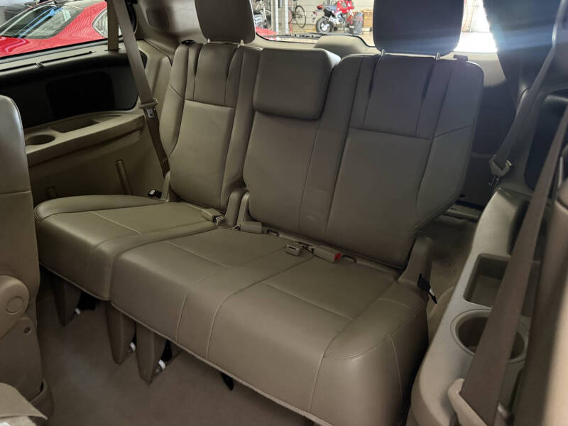 2012 Volkswagen Routan SE