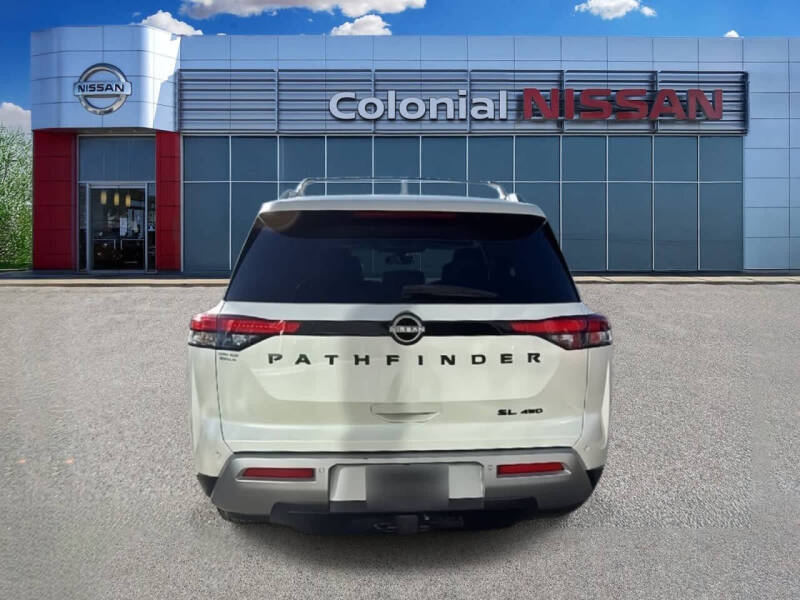 2022 Nissan Pathfinder SL