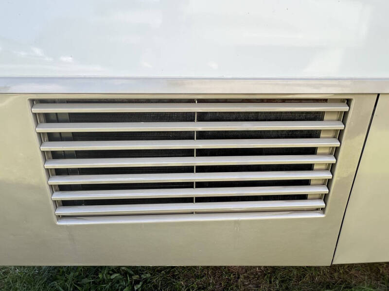 2001 Winnebago Journey 36L