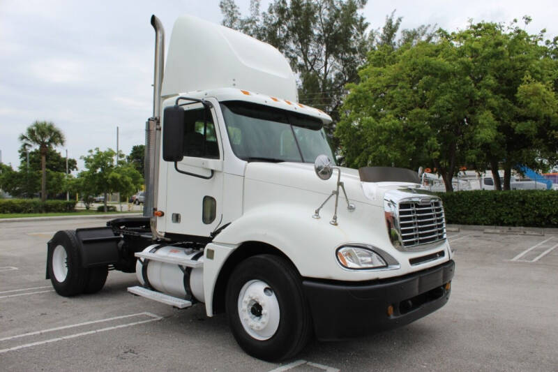 2004 Freightliner Columbia 120