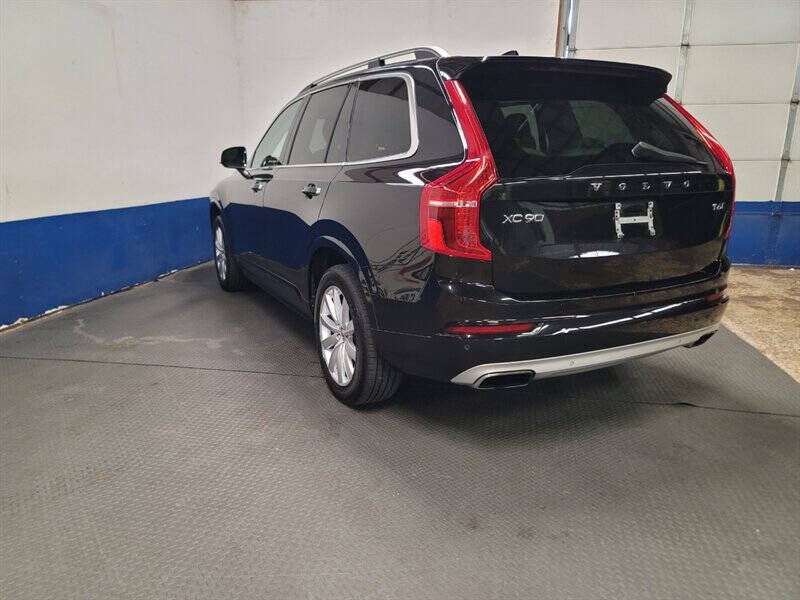 2017 Volvo XC90 T6 Momentum
