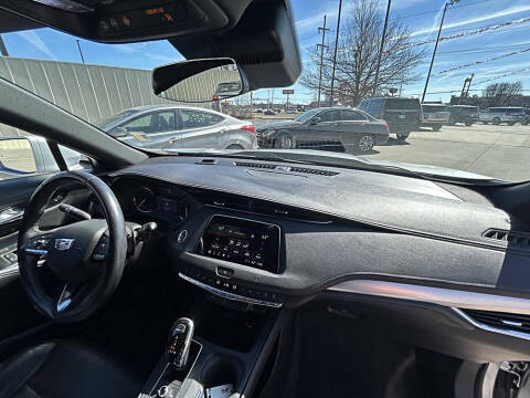 2021 Cadillac XT4 Premium Luxury