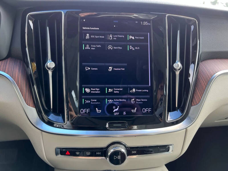 2021 Volvo S60 T5 Momentum