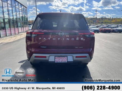 2022 Nissan Pathfinder SL
