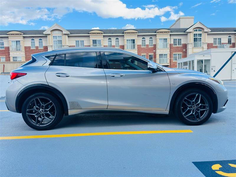 2017 Infiniti QX30 Premium