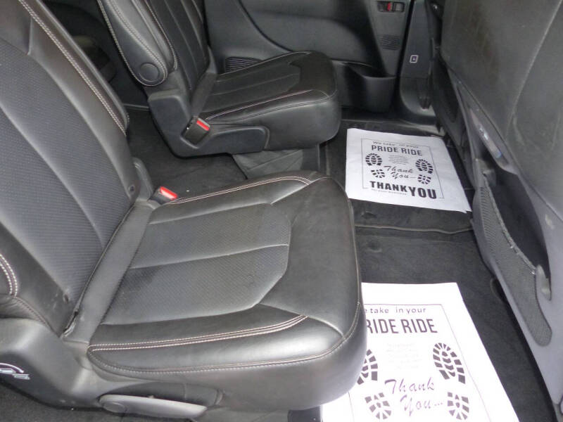 2025 Chrysler Pacifica Select