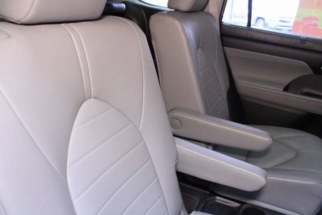 2024 Toyota Highlander Hybrid XLE