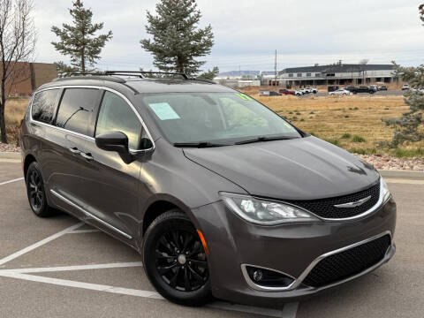 2017 Chrysler Pacifica Touring-L