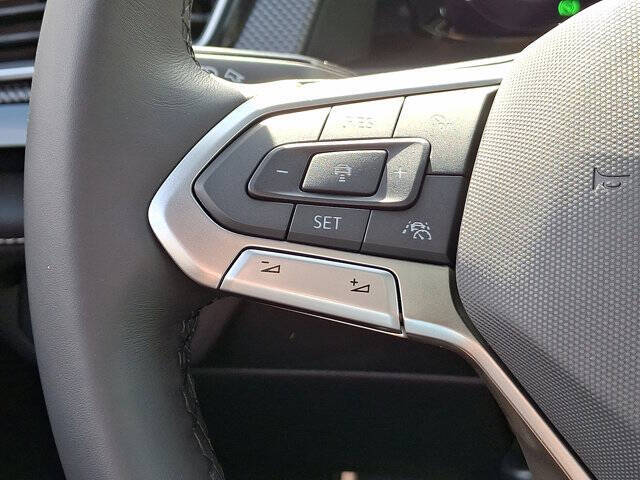 2026 Volkswagen Atlas Cross Sport SEL R-Line Black 4Motion