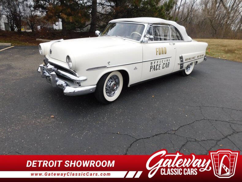 1953 Ford Crestline