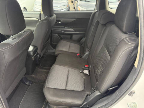2016 Mitsubishi Outlander SE