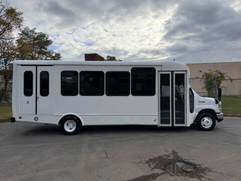 2017 Ford E-Series E-450 SD