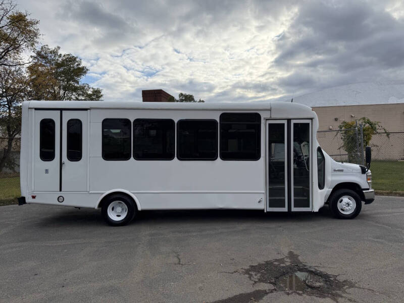 2017 Ford E-Series E-450 SD